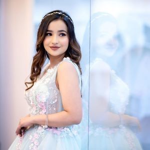 Meet your Posher, Manisa